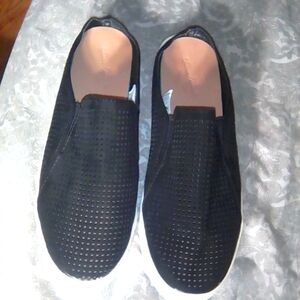 Pre owned women's black mesh slip on Universal Thread size7
